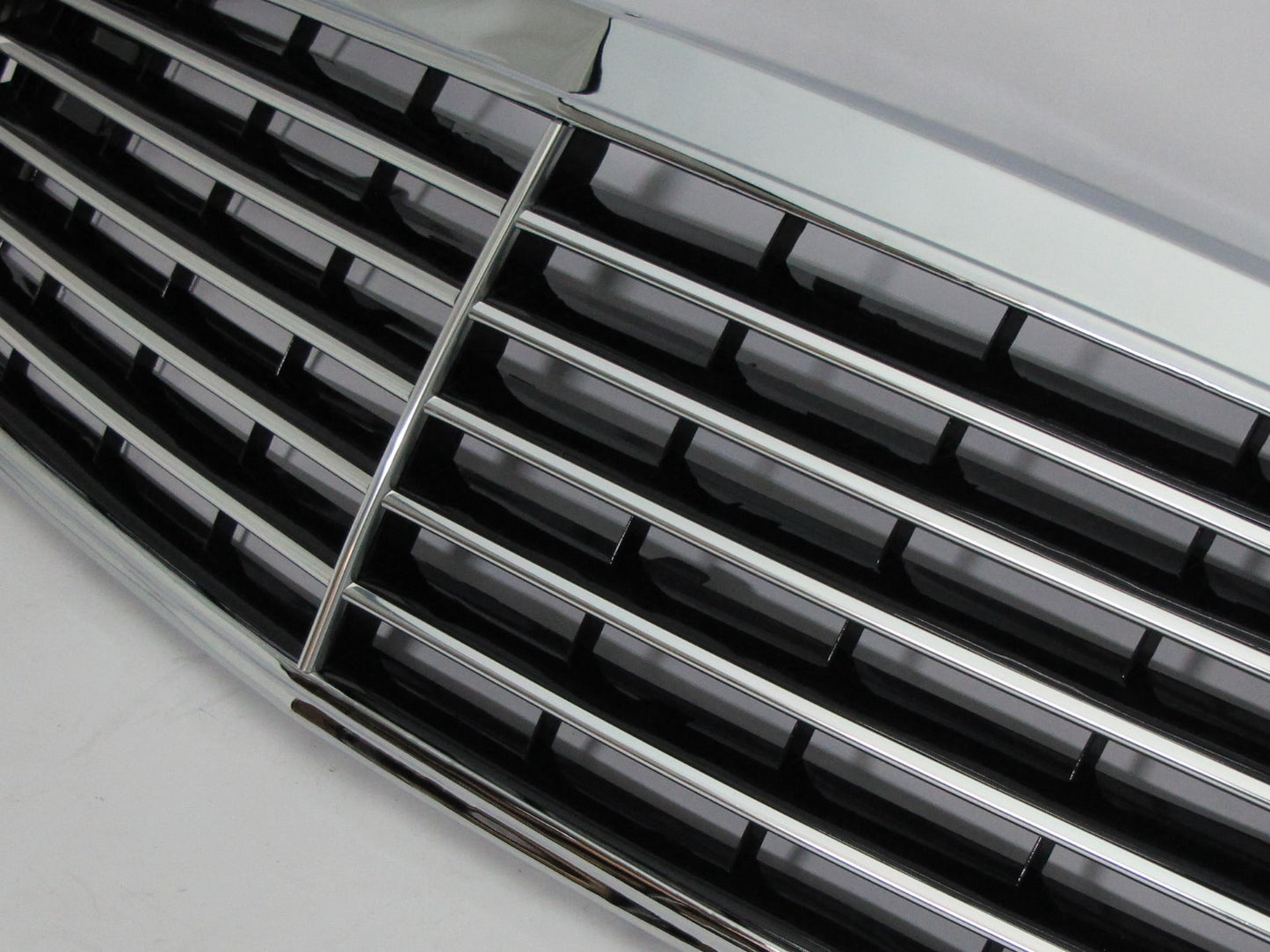 CrazyTheGod C-CLASS W202 1994-2000 Sedan/Wagon 4D/5D 11MD Assay GRILLE/GRILL Chrome/Black for Mercedes-Benz