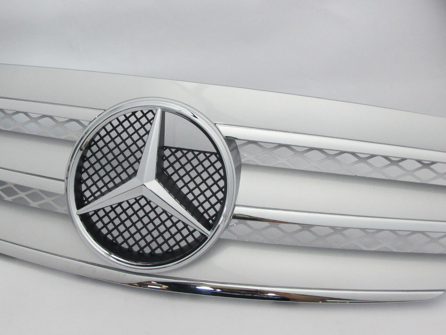 CrazyTheGod W211 2002-2006 Pre-Facelif GRILLE/GRILL 3FIN CHROME/SILVER for Mercedes-Benz