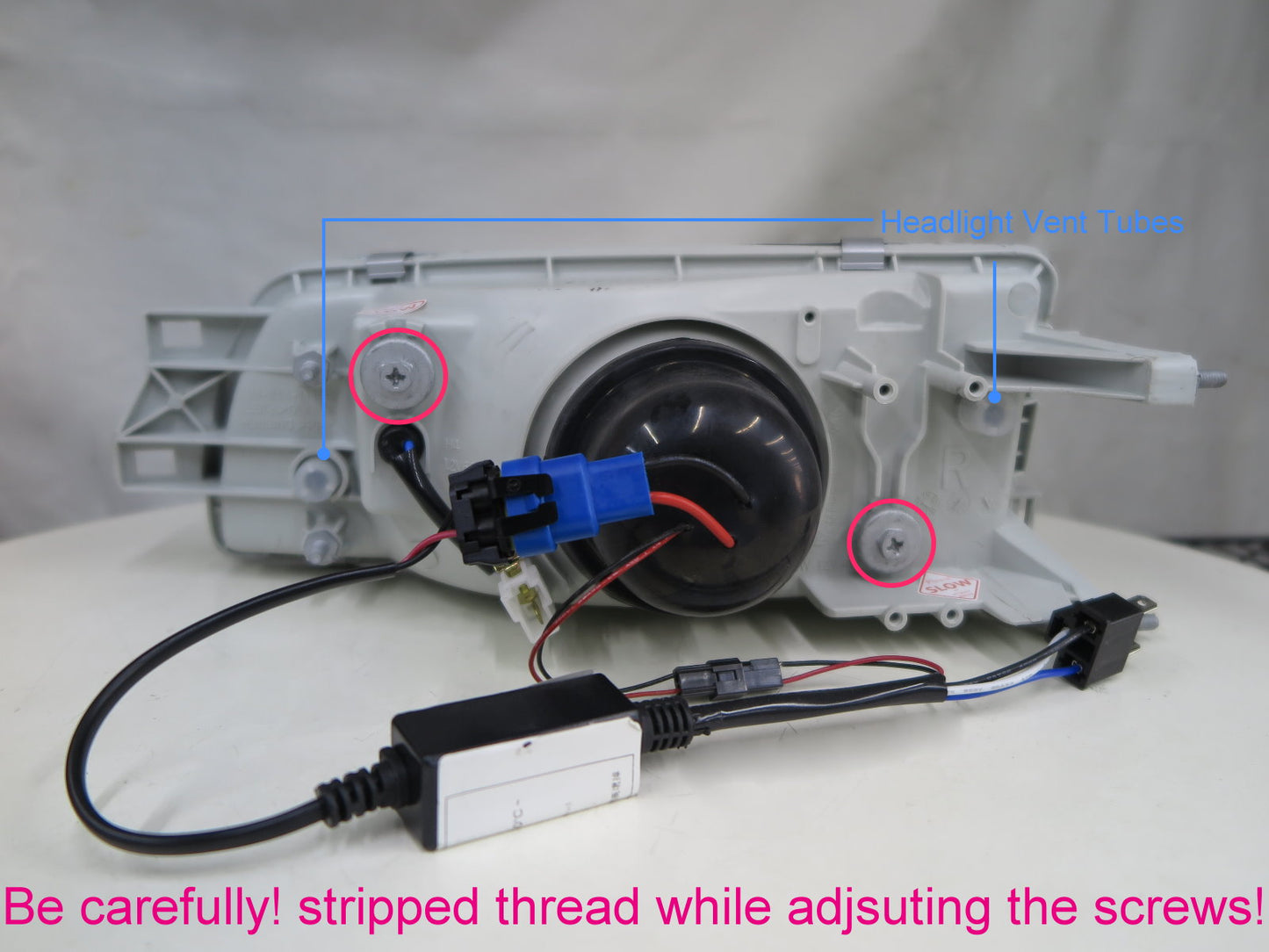 ไฟหน้าโปรเจคเตอร์ LED Angel-Eye รุ่น CrazyTheGod Arena Jumbuck 2002-2010 UTE 2D Guide สีดำ สำหรับ Mitsubishi RHD