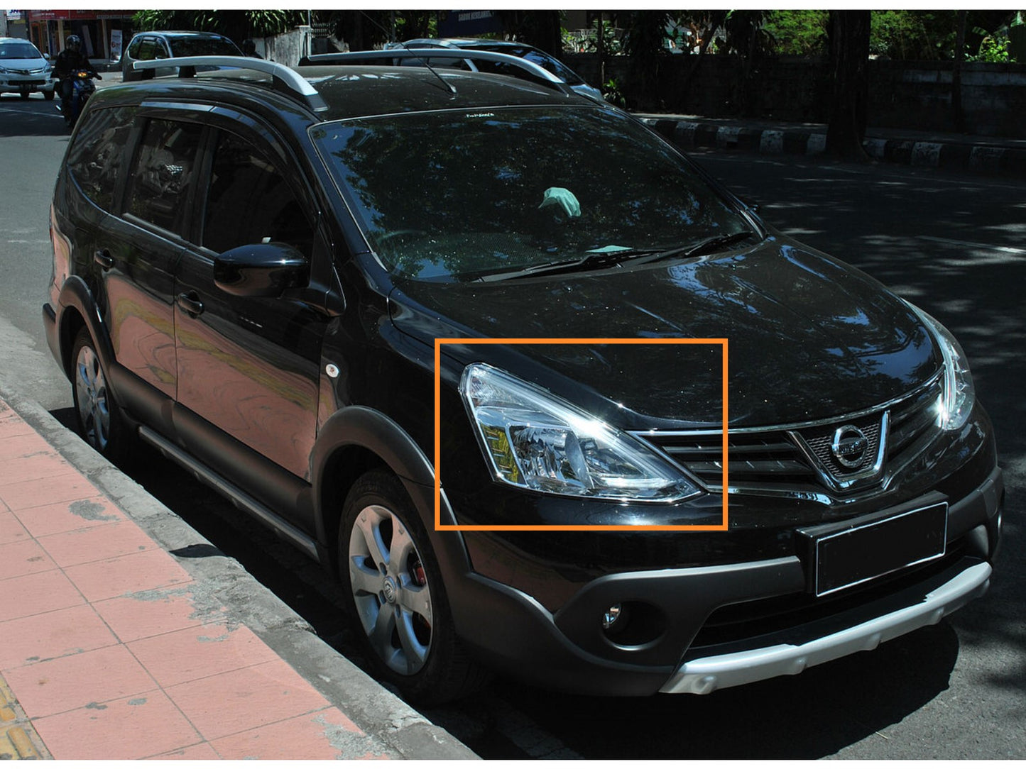 CrazyTheGod Grand Livina L11 ไฟหน้าแบบ LED Halo LED Bar สำหรับ MPV 5D Guide เจเนอเรชั่นที่ 2 ปี 2013-ปัจจุบัน พร้อมมอเตอร์ สีดำ สำหรับ NISSAN LHD