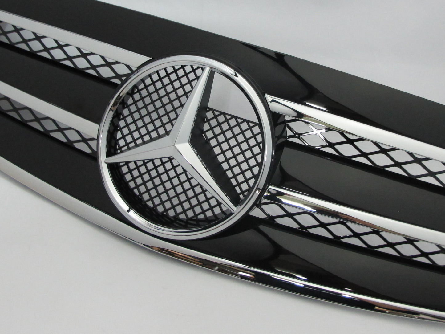 CrazyTheGod W211 2002-2006 Pre-Facelif GRILLE/GRILL 3FIN CHROME/BLACK for Mercedes-Benz